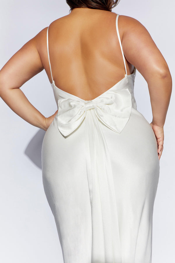 Kailey Low Back Maxi Dress With Detachable Bow Train - White - MESHKI